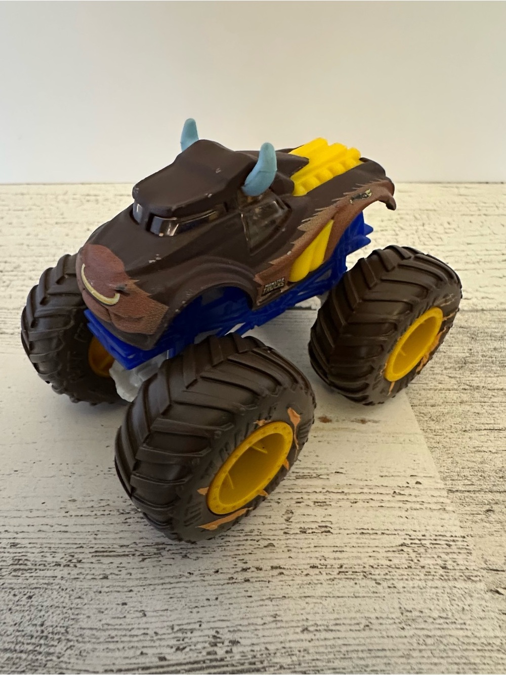 Hot Wheels Roarin’ Rumble Steer Clear Minotaur Monster Truck 1:64